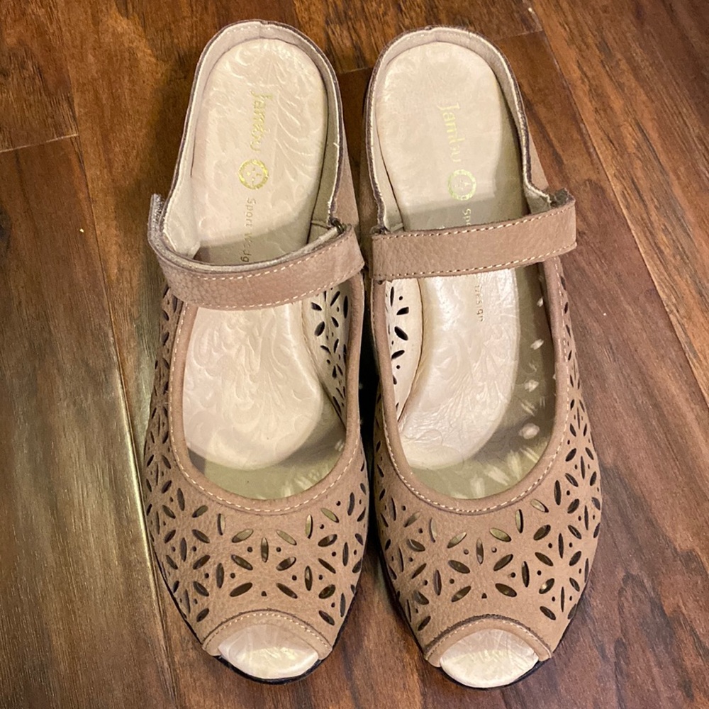 Women’s sandals